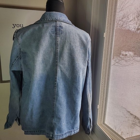 Old Navy Jean Jacket, Distressed with Pocket Blocking Size Large - Picture 4 of 11